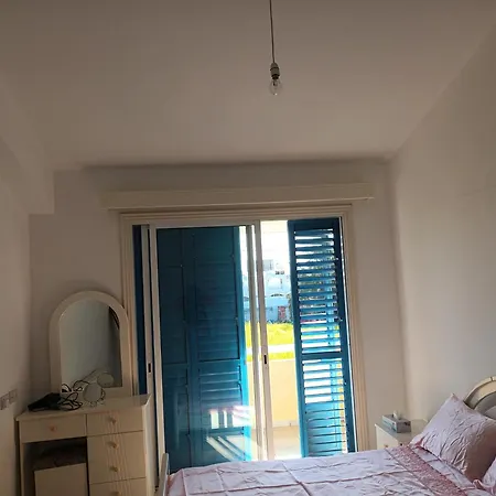 Sea Breeze 4 Bedroom Villa,shared Swimming Pool Larnaca