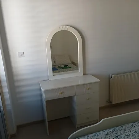 Sea Breeze 4 Bedroom * Lárnaca