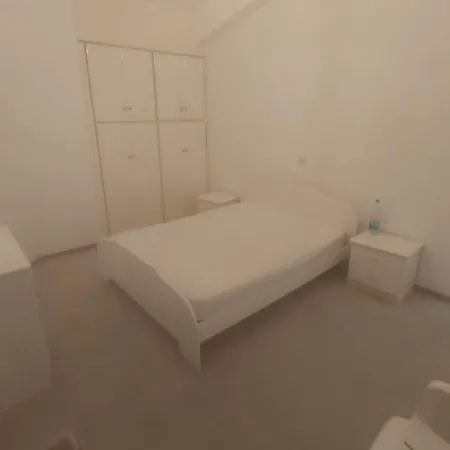 Sea Breeze 4 Bedroom Villa,shared Swimming Pool לרנקה