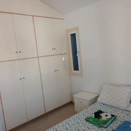 Sea Breeze 4 Bedroom Villa,shared Swimming Pool וילה
