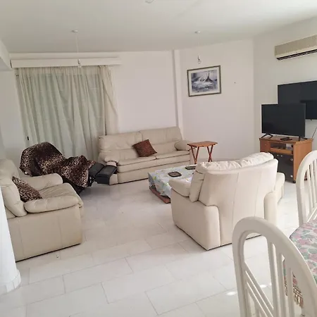 Sea Breeze 4 Bedroom Villa,shared Swimming Pool Villa