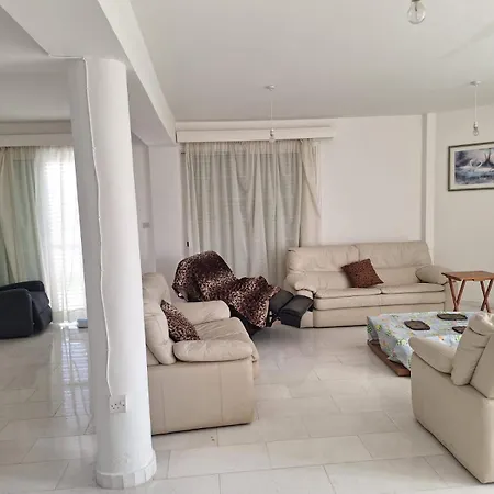 Sea Breeze 4 Bedroom Villa,shared Swimming Pool Villa