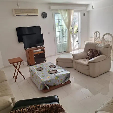 Sea Breeze 4 Bedroom Villa,shared Swimming Pool