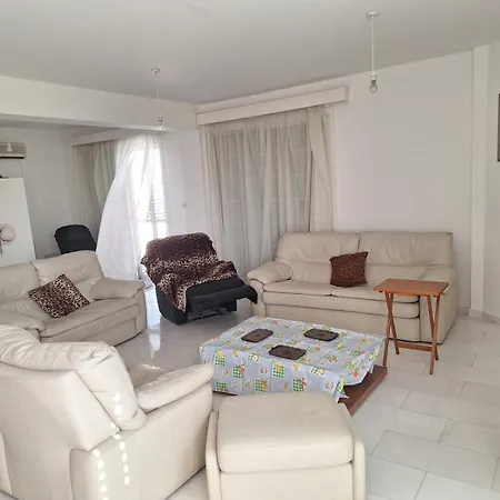Sea Breeze 4 Bedroom Villa,shared Swimming Pool