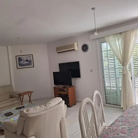 Sea Breeze 4 Bedroom Villa,shared Swimming Pool Larnaka