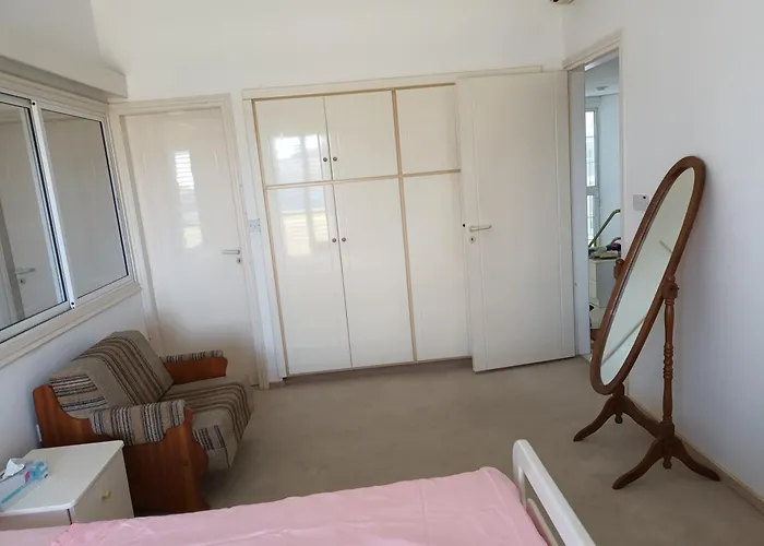 Sea Breeze 4 Bedroom Villa *