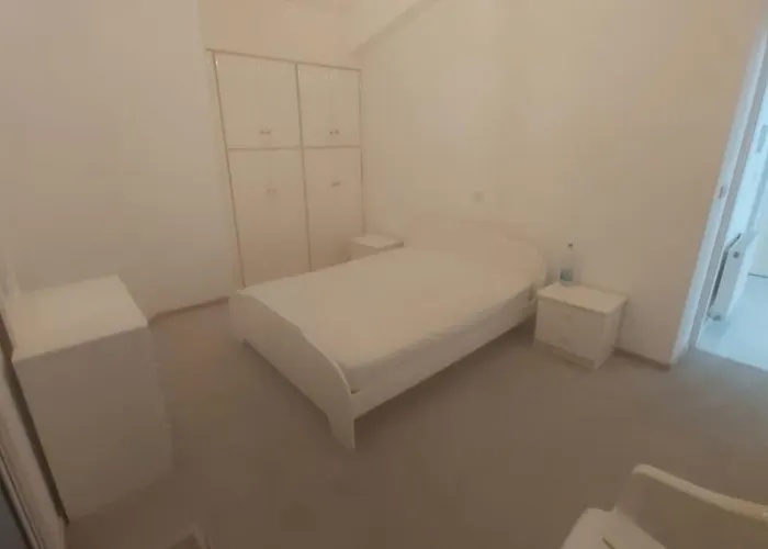 Sea Breeze 4 Bedroom Larnaca