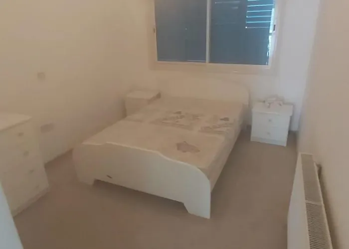 Sea Breeze 4 Bedroom Villa Larnaca