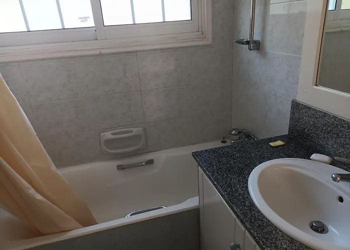 Villa Sea Breeze 4 Bedroom Larnaca