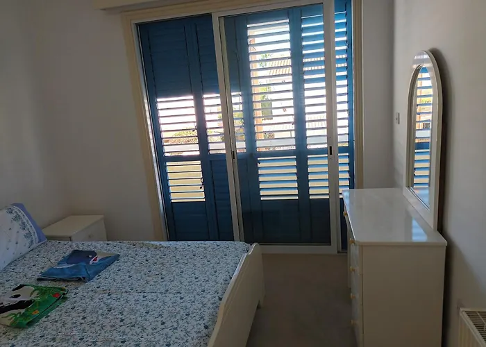 Villa Sea Breeze 4 Bedroom Larnaca