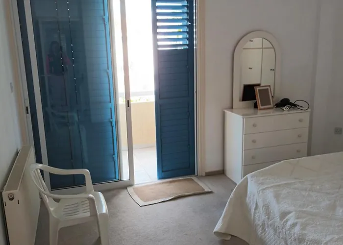 Villa Sea Breeze 4 Bedroom Larnaca
