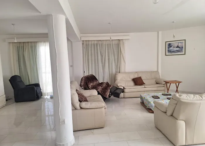 Sea Breeze 4 Bedroom Villa