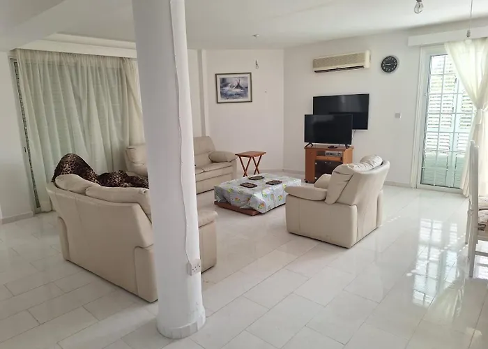 Sea Breeze 4 Bedroom * Larnaca