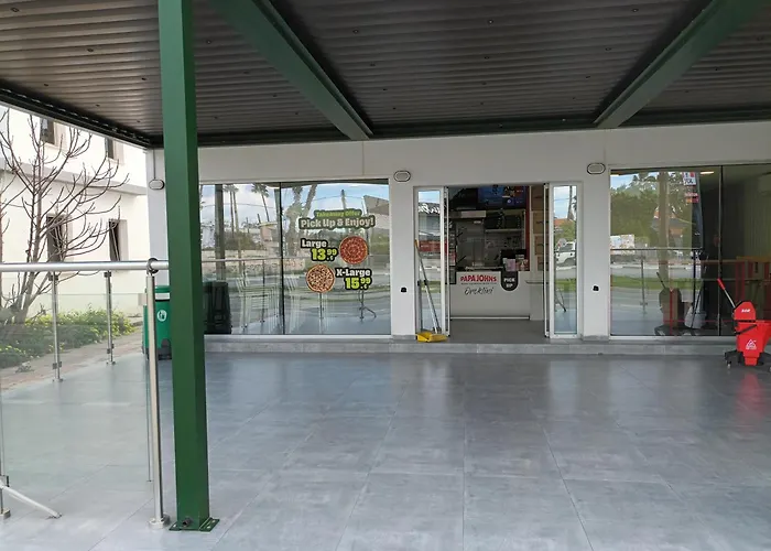 Sea Breeze 4 Bedroom Villa Larnaca